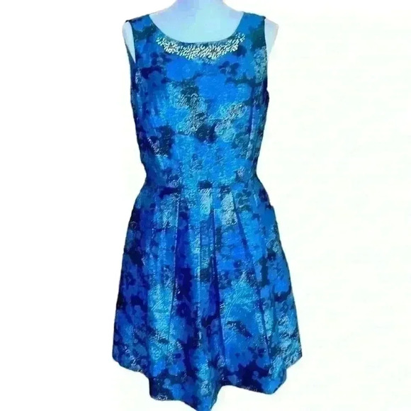 T Tahari size 10. Blue/black w/silver detail excellent condition fit and flare - Picture 1 of 11